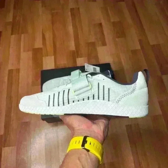 💰HUGE CLEARANCE SALE 💰  Adidas The Total Mens Training Shoes (ID0353) - Picture 2 of 15